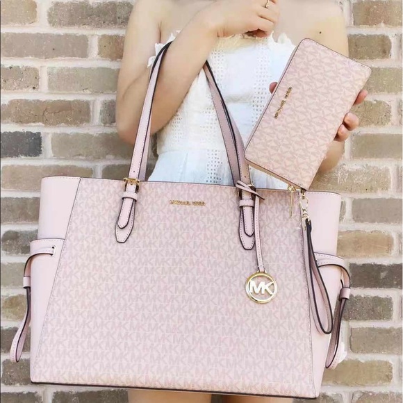 Michael Kors Handbags - Bundle💕NWT Michael Kors Large Tote & Wallet
